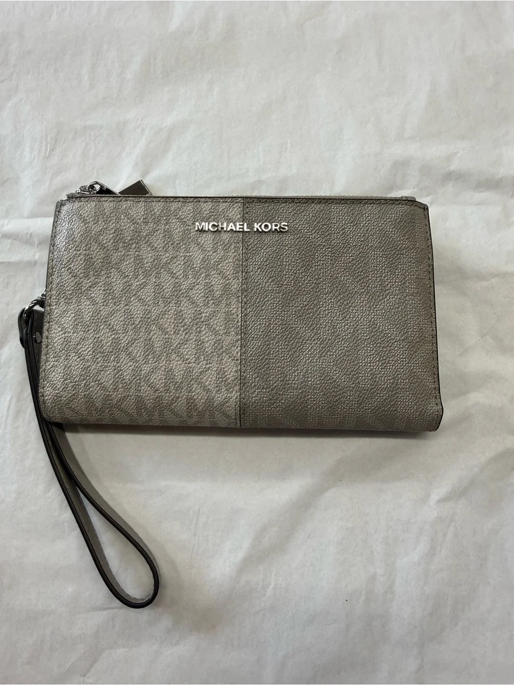 Michael Kors Jet Set Travel Double Zip Wristlet MK Signature Gray Like New
